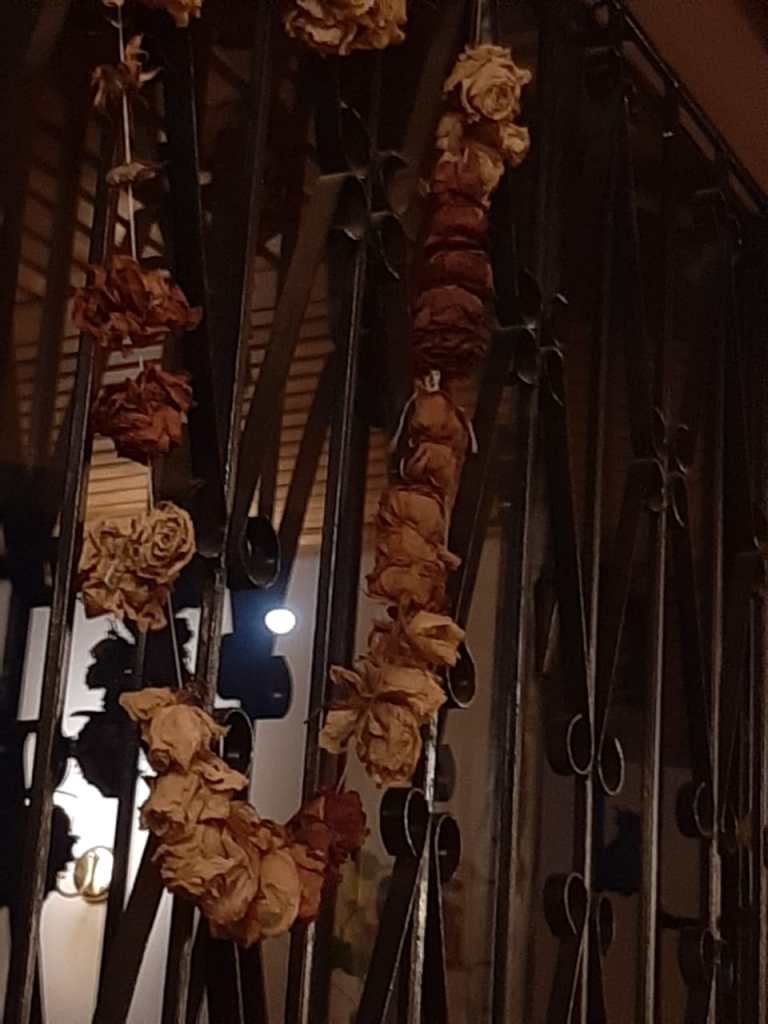 full moon, garland dried roses